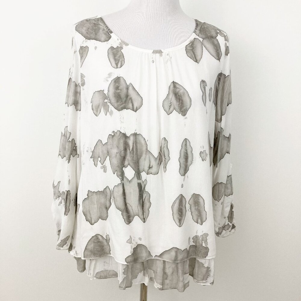 Feratelli White Gray Top Size M Ruffle Hem Lace Back Lagenlook Art-to-Wear Rayon